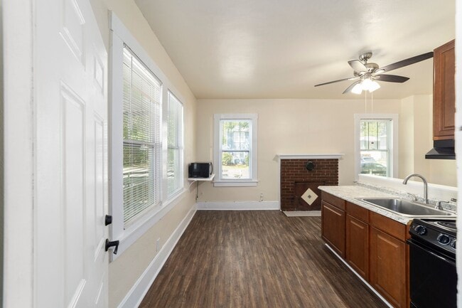 Building Photo - 1022 NW 3rd Ave