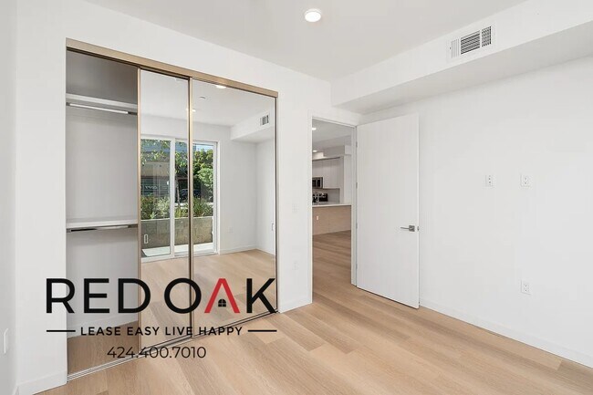 Foto del edificio - Incredible, Spacious Two Bedroom with Cent...