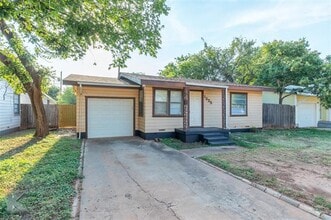 Building Photo - 1225 S La Salle Dr