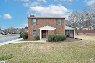 Building Photo - 97 Jamestowne Way