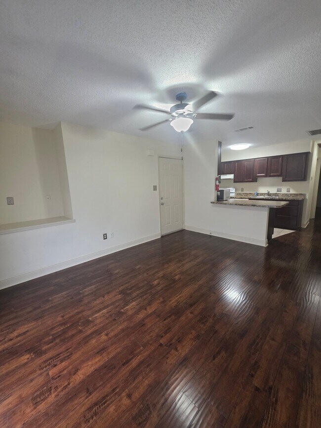 Building Photo - 4780 Pontchartrain Dr