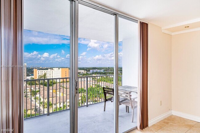 Building Photo - 2 br, 2 bath Condo - 2801 NE 183rd St Apt ...