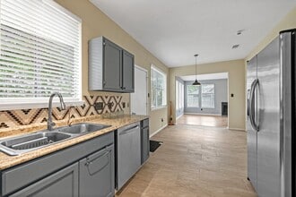 Building Photo - 8006 Summer Trail Dr