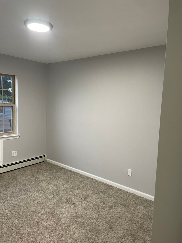 1st Bedroom Queen/Full - 707 Cozine Ave