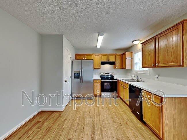 Foto del edificio - 102 Hawthorn Dr