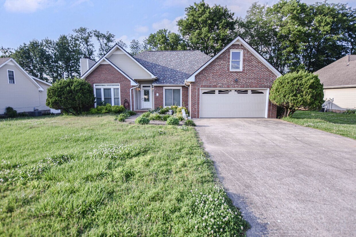 Foto principal - Pet Friendly Three Bedroom with Bonus!