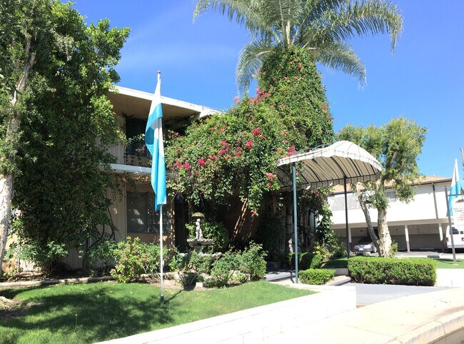 Foto del edificio - 5541 Newcastle Ave