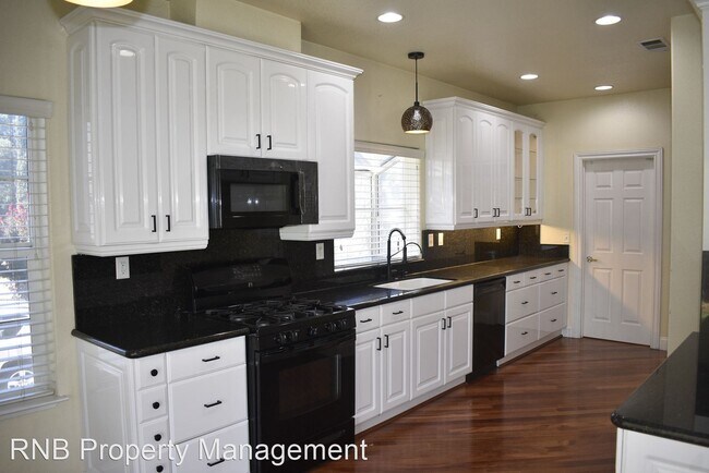 Building Photo - 3 br, 2.5 bath House - 7698 Highland Avenu...