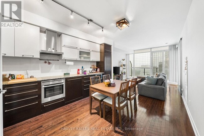 Building Photo - 770 Bay St.