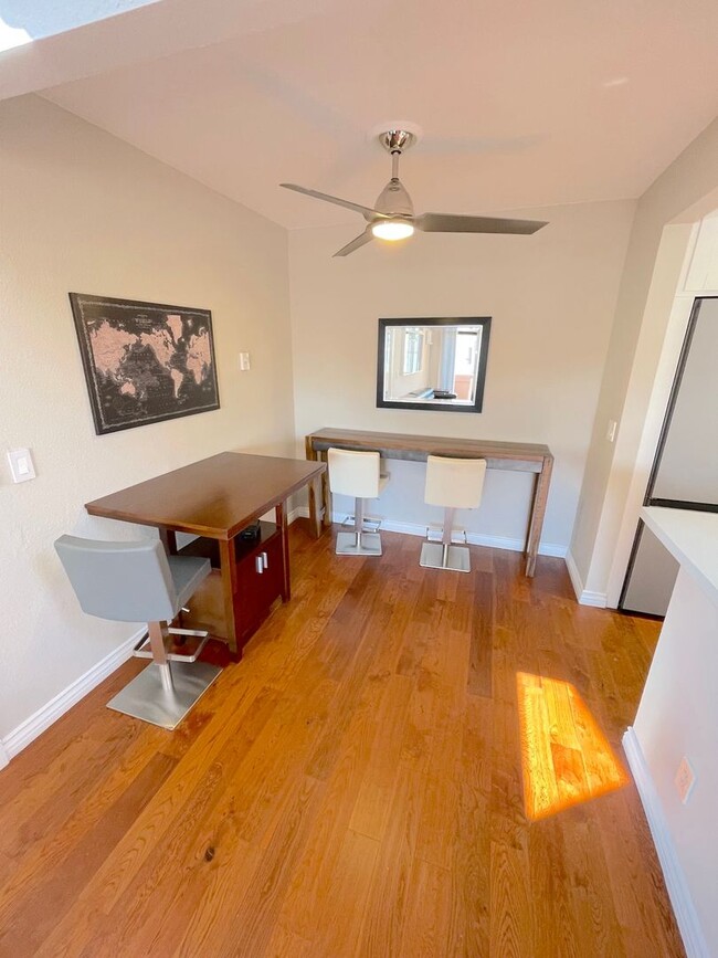 Building Photo - Beautifully Remodeled Upstairs Condo in Bo...