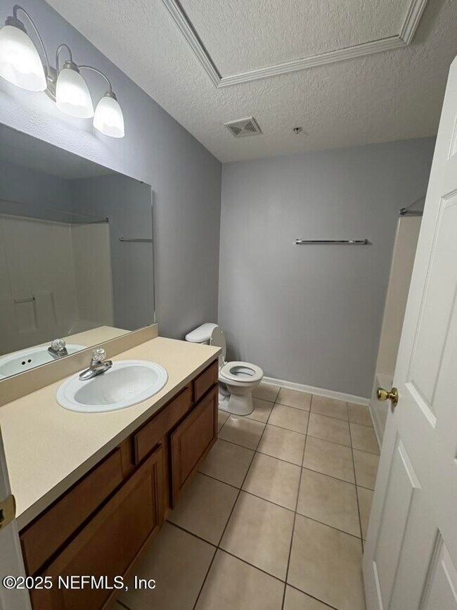 Foto del edificio - 7920 Merrill Rd