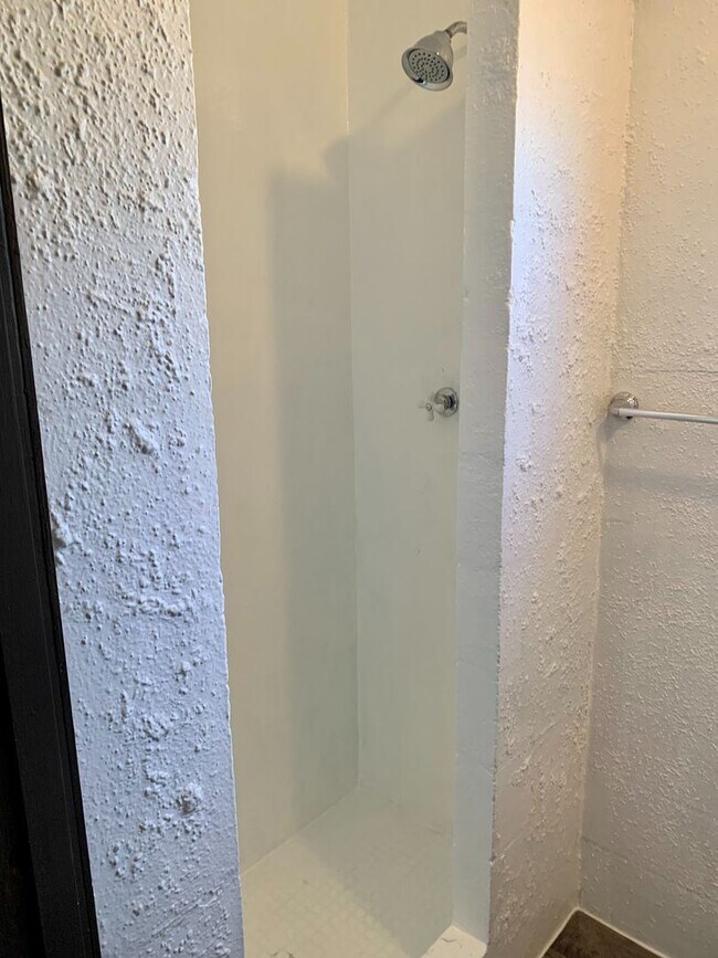 Foto del edificio - 1 br, 1 bath House - 4020 51ST AVE N UNIT B