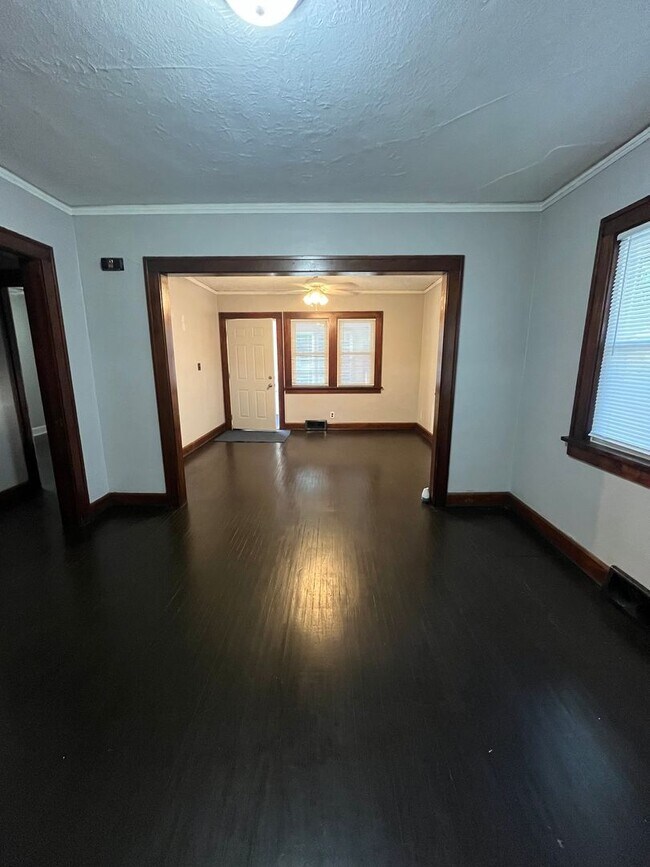 Foto del edificio - 2 bedroom home with garage available in Rockford