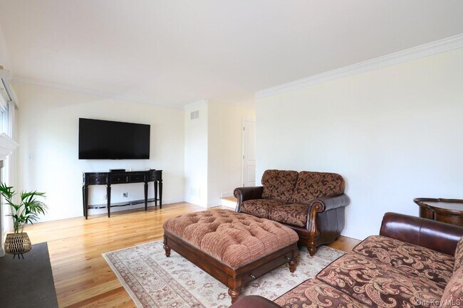 Foto del edificio - 16 Wyman St N