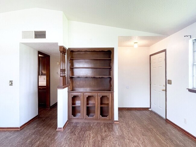 Foto del edificio - 4841 Newport Dr