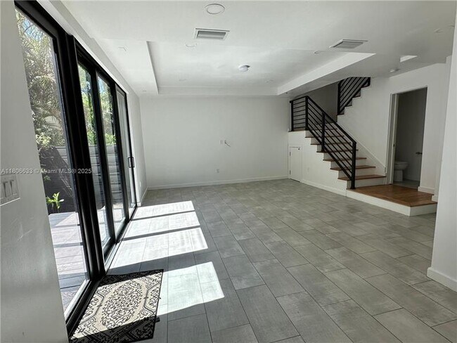 Foto del edificio - 727 NE 15th Ave