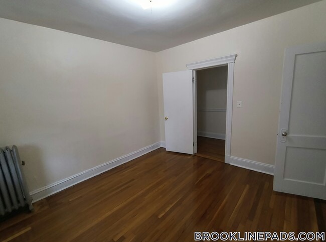 Building Photo - 352 Riverway