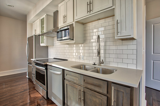 Kitchen - Savoy Apartments