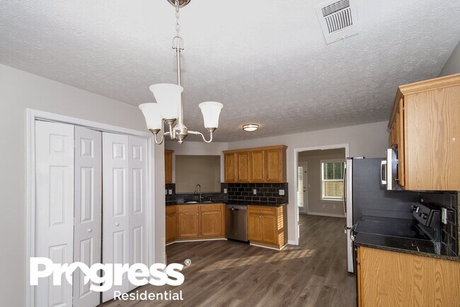 Building Photo - 6460 Shadow Ct
