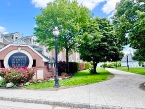 Building Photo - 352 Oswego Ct
