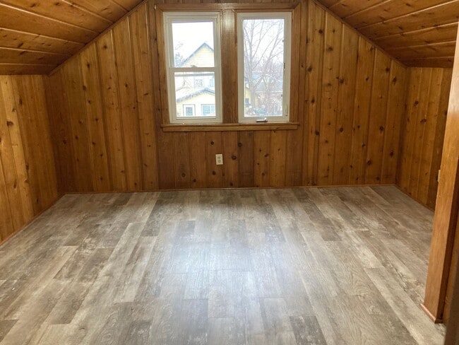 Building Photo - Charming 4 Bedroom 1 Bathroom Home in St.C...