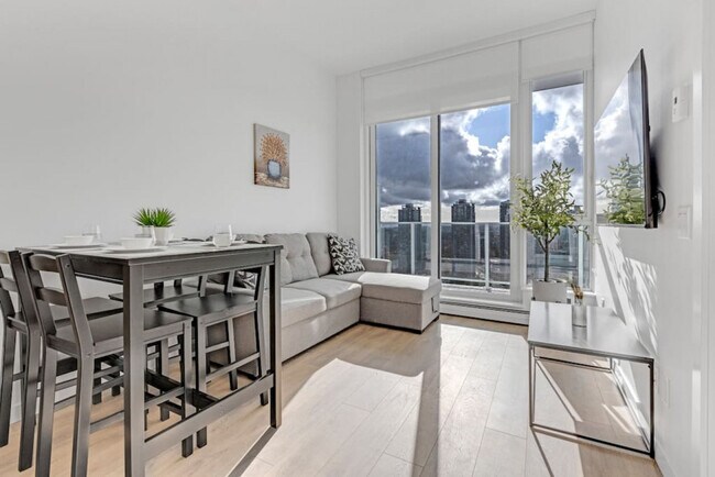 Building Photo - 13685 102 Avenue-SI ID1051762P