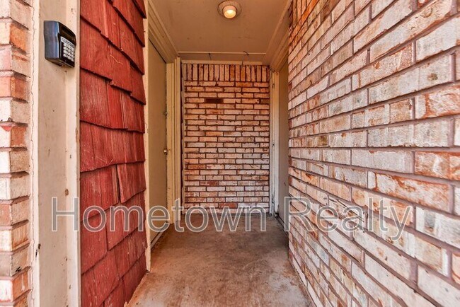 Foto del edificio - 7301 Edenborough Dr