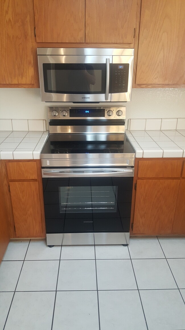 Building Photo - 2504 N Walnut Rd