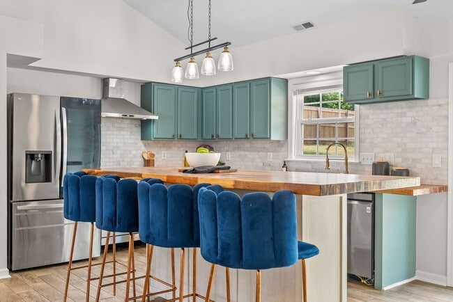 Building Photo - Forest Park