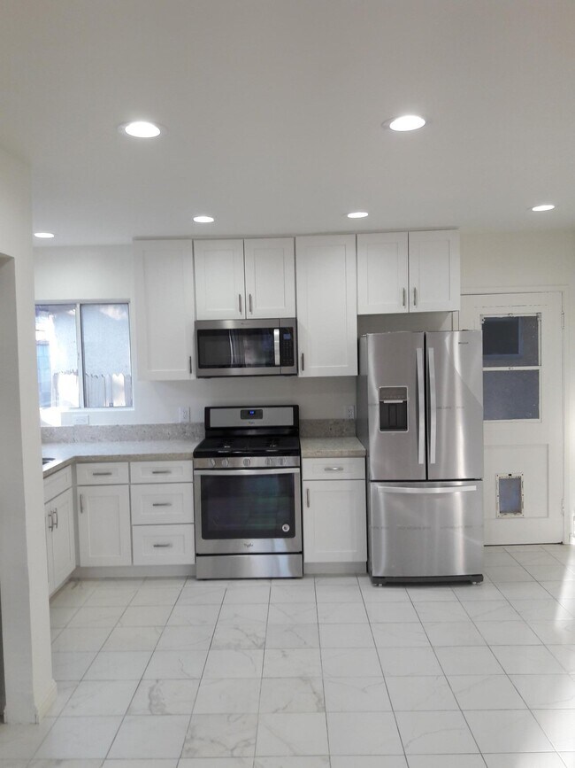 Foto del edificio - 512 N Lucia Ave
