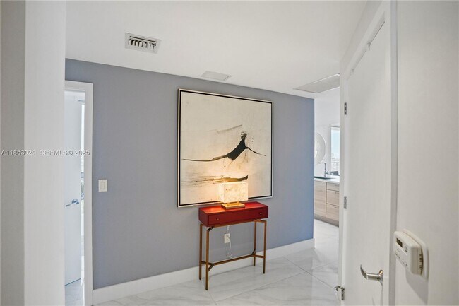 Foto del edificio - 16385 Biscayne Blvd