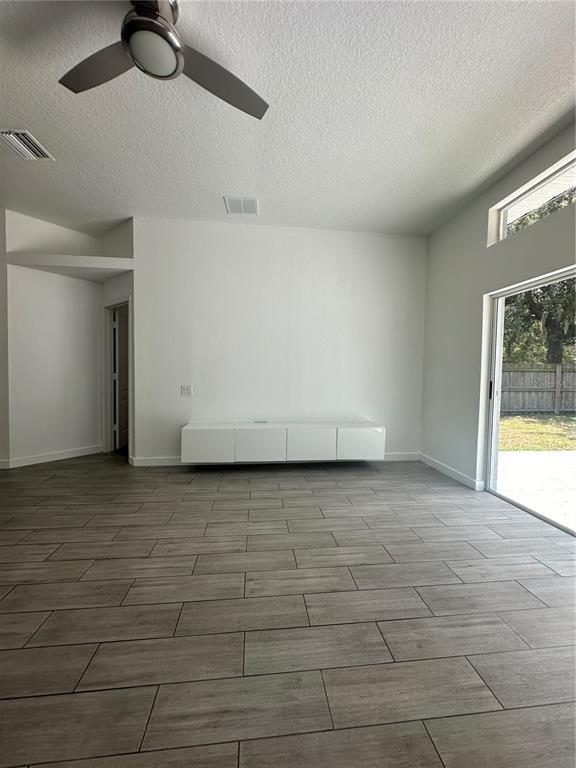 Foto del edificio - 10421 Paragon Pl