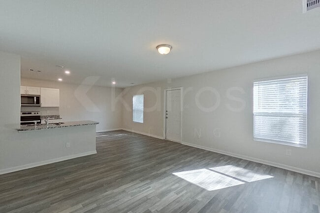 Building Photo - 213 Big Oak