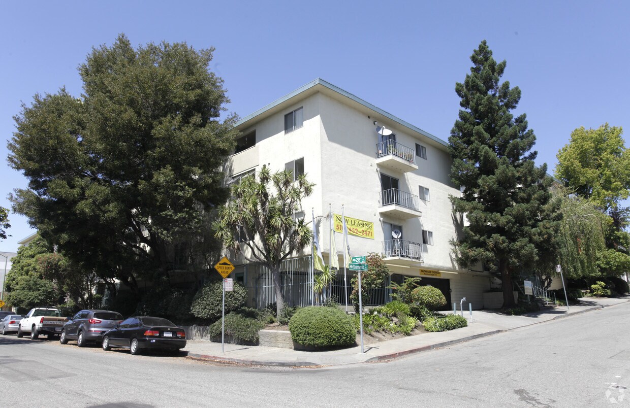 Building Photo - Summit Crest Apartments