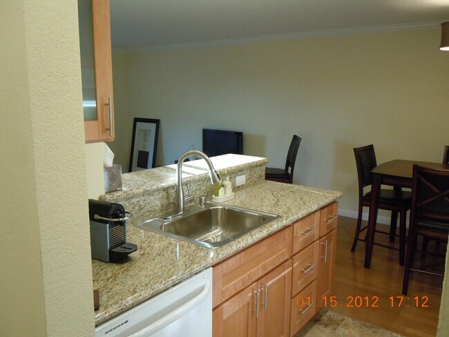 Building Photo - 525 Mandana Blvd