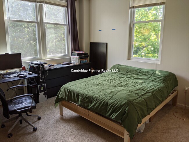 Foto del edificio - 218 Thorndike St
