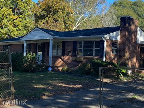Foto del edificio - 3 br, 1.5 bath House - 16 Blossom Dr