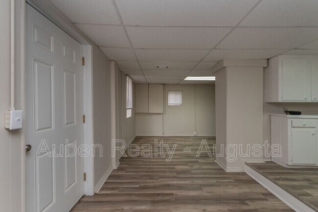 Foto del edificio - 1547 Heath St