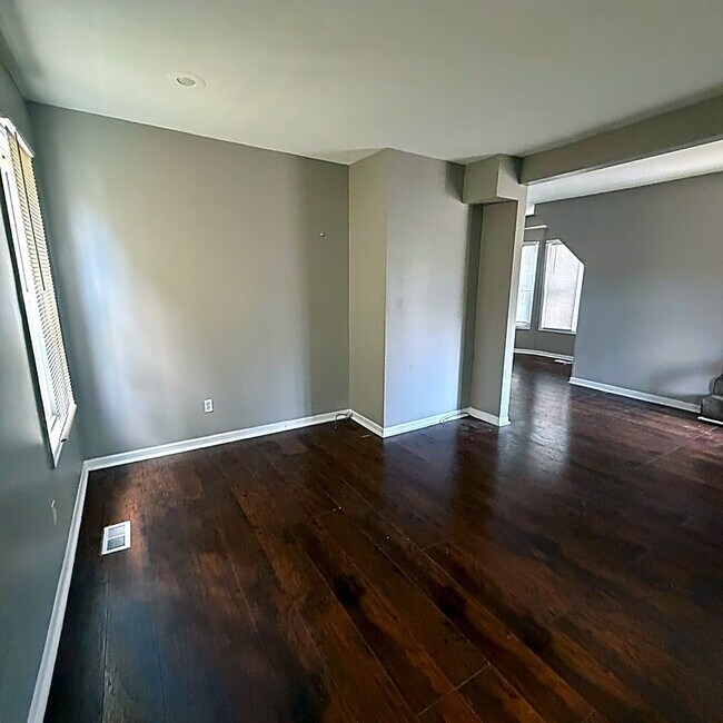 Foto del edificio - 3421 E 24th St