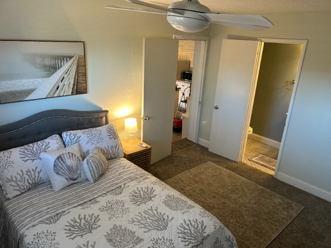 Building Photo - 841 W Santa Ana Ave