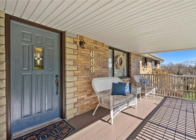 Foto del edificio - 699 Doris Dr