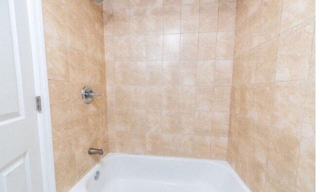 Foto del edificio - 586 N 11th St