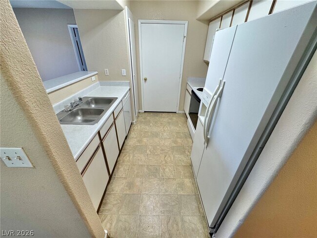 Foto del edificio - 2300 E Silverado Ranch Blvd