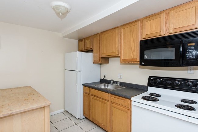 Foto del edificio - Spacious Columbia Heights Basement Apt.
