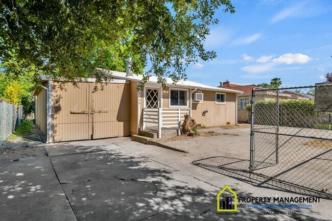 Foto del edificio - For Rent: Updated 3 Bedroom Home – $2,500/mo