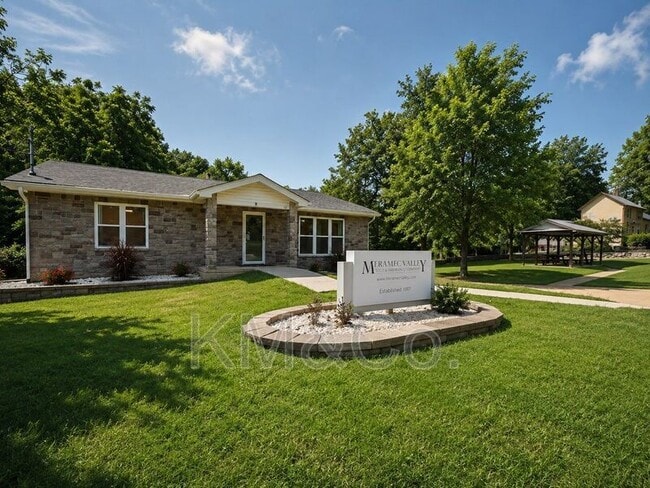 Building Photo - 535 Elm St
