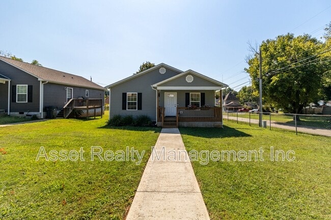 Photo - 524 Midlake Dr NE House