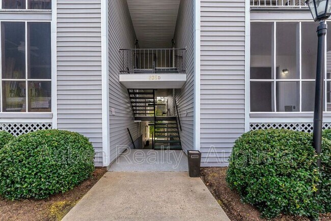 Building Photo - 325 Laurens St SW