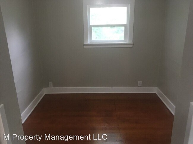 Building Photo - 2 br, 1 bath House - 204 West Locust Street