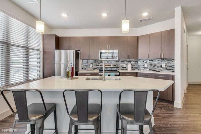Building Photo - 1 br, 1 bath Apartment - 2470 Times Blvd 288